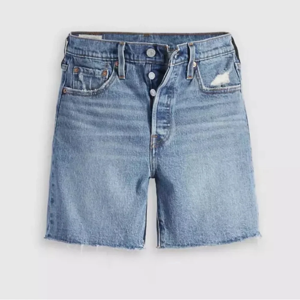 Levi’s 501 Mid-thigh Shorts - Picture 3 of 13